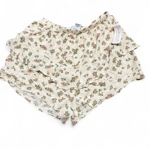 NWT cute floral shorts with lace and layered ruffles size medium‎